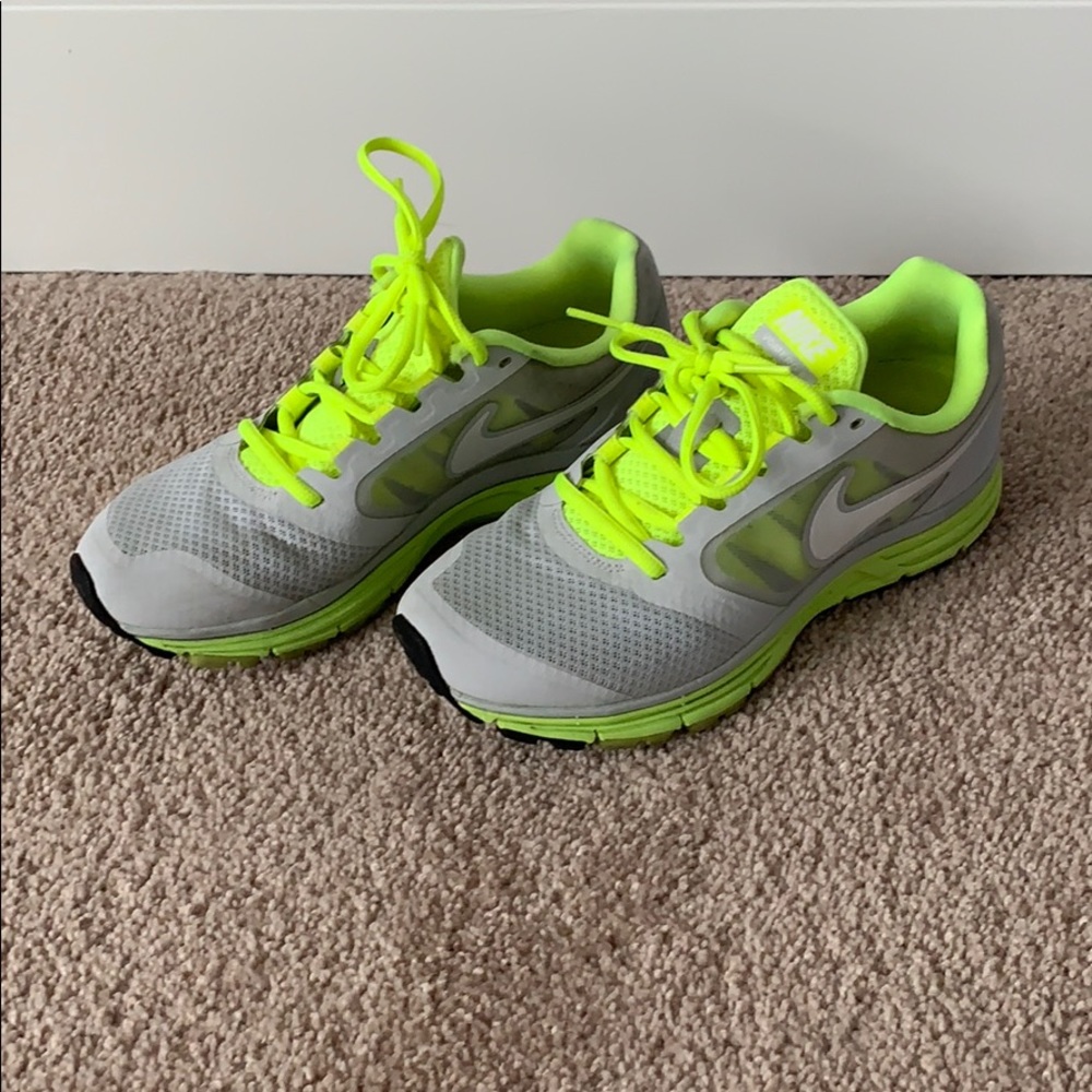 Nike tennis shoe